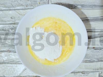 Kvapnus kefyro keksiukas su graikiniais riešutais Žingsnis 3