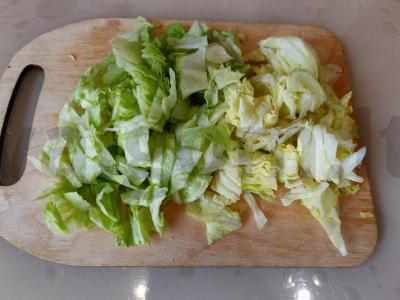 Salotas su vištiena ir rūkytu sūriu Žingsnis 1