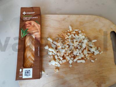 Salotas su vištiena ir rūkytu sūriu Žingsnis 3