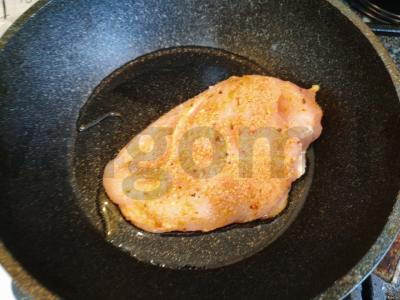 Salotas su vištiena ir rūkytu sūriu Žingsnis 6