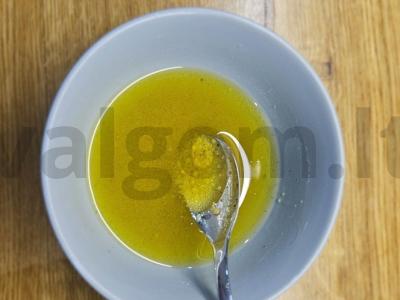 Salotos su tunu, vyšniniais pomidorais ir garstyčių padažu Žingsnis 2