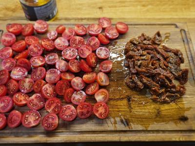 Salotos su tunu, vyšniniais pomidorais ir garstyčių padažu Žingsnis 6