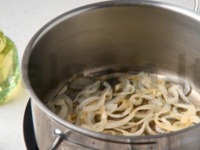 Troškinti vištienos šlaunelės su bulvėmis Žingsnis 4