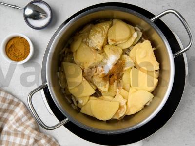 Troškinti vištienos šlaunelės su bulvėmis Žingsnis 5