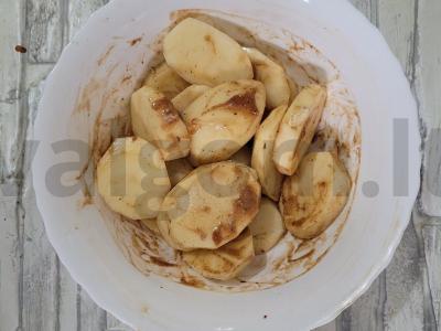 Vištiena su bulvėmis aštriame marinate Žingsnis 3