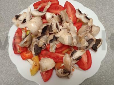 Vištienos šlaunelė, kepta su daržovėmis ir pievagrybiais Žingsnis 4