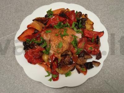 Vištienos šlaunelė, kepta su daržovėmis ir pievagrybiais pagrindine nuotrauka