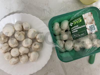 Šampinjonai su baltu vynu Žingsnis 1