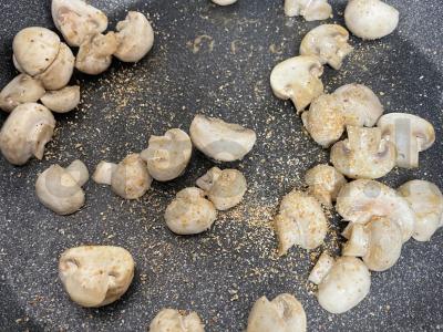 Šampinjonai su baltu vynu Žingsnis 4