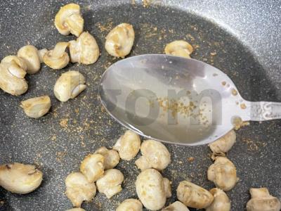 Šampinjonai su baltu vynu Žingsnis 5