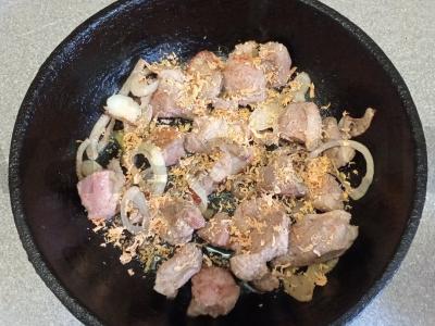 Plovas su antis krūtinėlė, džiovintomis morkomis ir česnaku Žingsnis 4