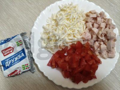 Salotas su kalakutų kumpiu ir lydytu sūriu Žingsnis 1