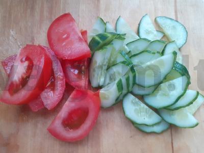 Daržovių salotas su alyvuogėmis ir parmezanu Žingsnis 1