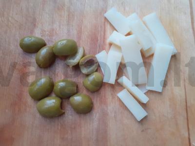 Daržovių salotas su alyvuogėmis ir parmezanu Žingsnis 2