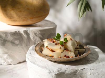 Melionas su bekono ir anakardžių trupiniais pagrindine nuotrauka