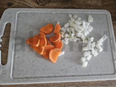 Birus plovas su kiauliena, paruoštas lėtoje viryklėje Žingsnis 1