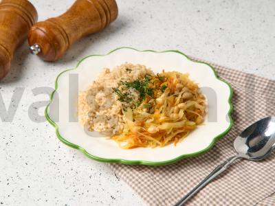 Ryžiai su troškinta kopūstu ir pupelėmis pagrindine nuotrauka