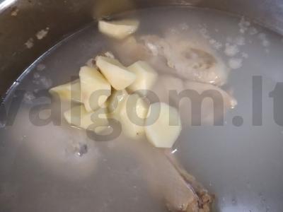 Vištienos sriuba su perlinėmis kruopomis ir daržovėmis Žingsnis 6