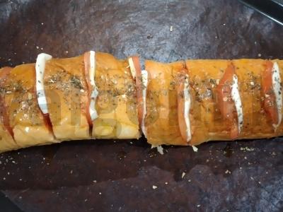 Krustingas batonas su pomidorais ir mocarela Žingsnis 4