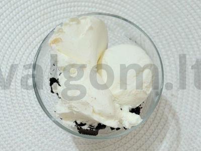 Švelnus desertas iš ledų, sausainių ir šokolado Žingsnis 2