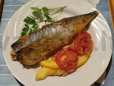 Skumbrė su daržovėmis, kepta orkaitėje pagrindine nuotrauka