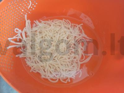 Sotūs sriuba su kiaulienos šonkauliais ir kiaušinių makaronais Žingsnis 4