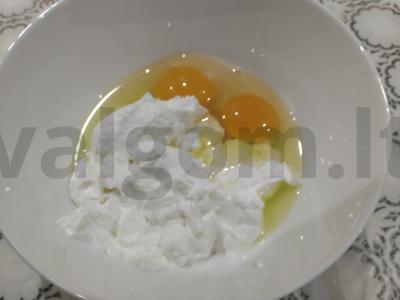 Švelnus varškės keksiukas su obuoliu Žingsnis 1