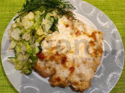 Kepta kiauliena su grybais ir sūriu vakarienei pagrindine nuotrauka