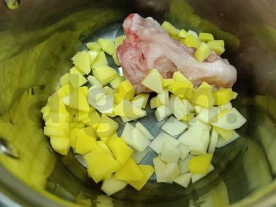 Vištienos sriuba su kiaušinių makaronais ir kiaušiniu Žingsnis 1