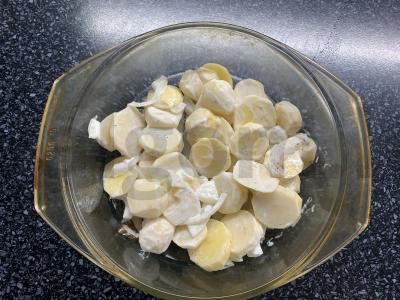 Bulvės su lašiniais, grietine ir svogūnais orkaitėje Žingsnis 4