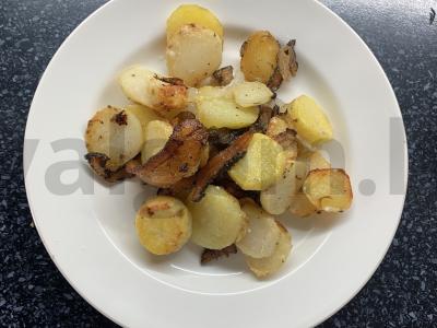 Bulvės su lašiniais, grietine ir svogūnais orkaitėje Žingsnis 6