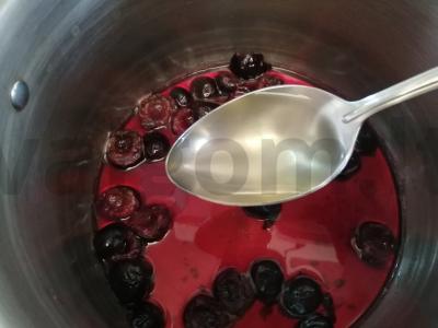 Dviejų sluoksnių želė su pienu ir vyšniomis Žingsnis 5