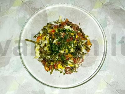 Salotos su jūros kopūstais ir daržovėmis pagrindine nuotrauka