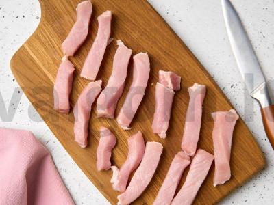 Kiauliena pomidorų padaže Žingsnis 1