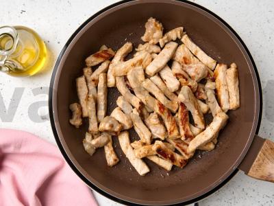 Kiauliena pomidorų padaže Žingsnis 3