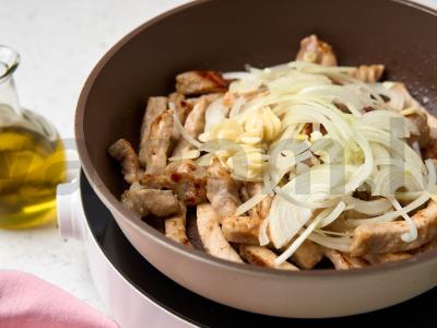 Kiauliena pomidorų padaže Žingsnis 4