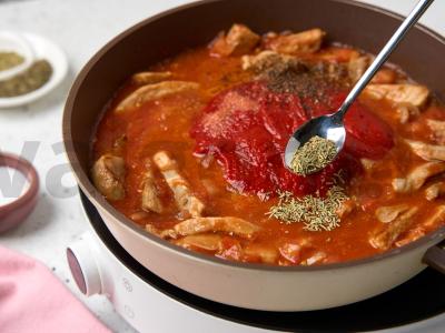 Kiauliena pomidorų padaže Žingsnis 6