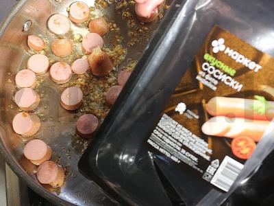 Makaronai su dešrelėmis, pomidorais ir špinatais su mocarelos padažu Žingsnis 5