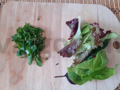 Daržovių salotas su avižų sėlenomis ir žolelėmis Žingsnis 1