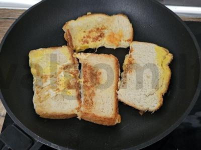 Skanūs ir sotūs sūrio skrudinta duona Žingsnis 4