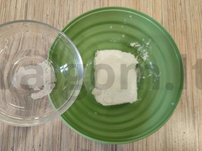 Skanūs varškėčiai su šokoladiniu įdaru keptuvėje Žingsnis 3