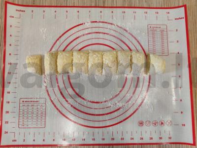 Skanūs varškėčiai su šokoladiniu įdaru keptuvėje Žingsnis 6