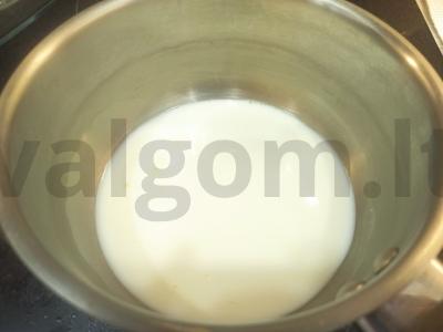 Cikorijos gėrimas su pienu ir braškių sirupu Žingsnis 1