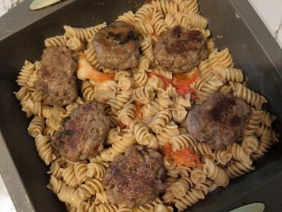 Grietinėlės makaronai su pomidorais ir kotletais Žingsnis 3