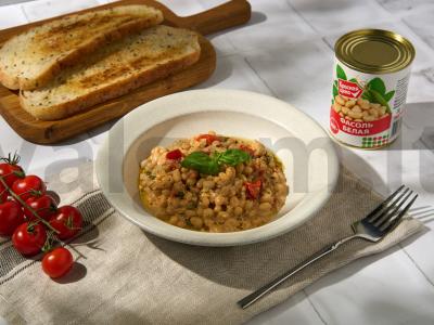 Pupelės pomidorų-grietinėlės padaže pagrindine nuotrauka