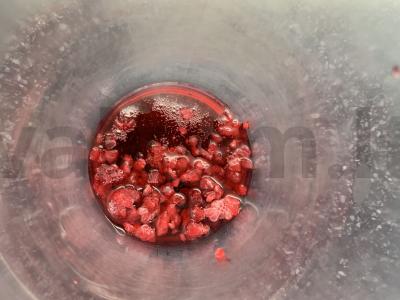 Gaivus gėrimas su aviečių sirupu ir mineraliniu vandeniu Žingsnis 1