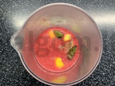 Gaivus gėrimas su aviečių sirupu ir mineraliniu vandeniu Žingsnis 4