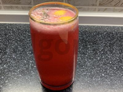 Gaivus gėrimas su aviečių sirupu ir mineraliniu vandeniu Žingsnis 5