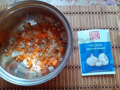 Sriuba su konservuota skumbrija ir perliniu miežiu pietums Žingsnis 2