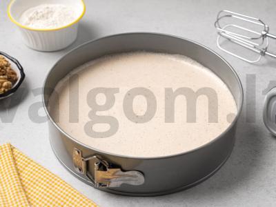 Tortas su riešutais ir karamele Žingsnis 3